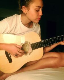 Miley Cyrus nuda su Instagram 5
