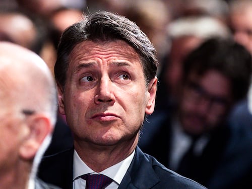 "Hanno telefonato a Di Maio". L'indiscrezione sui 5s imbarazza Conte
