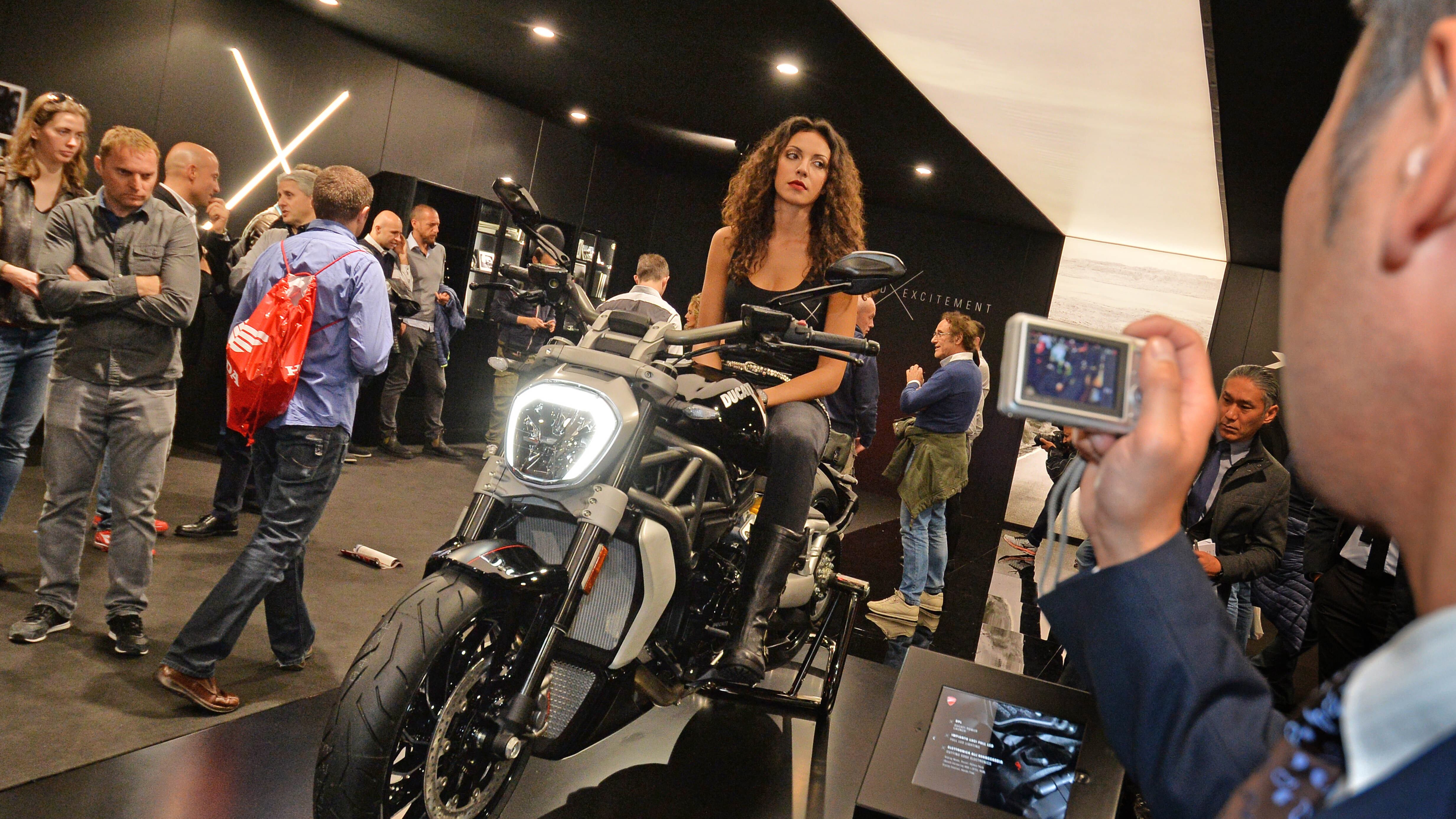 Eicma, le moto rombano ma la sfida sarà elettrica