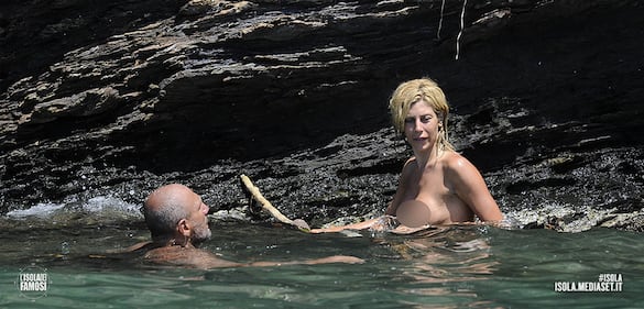 Paola Caruso hot, sexy e prorompente: foto 25