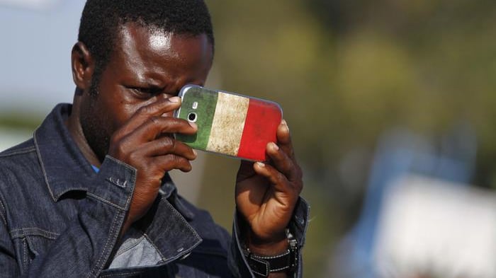Il sondaggio sugli immigrati: gli africani voterebbero Renzi