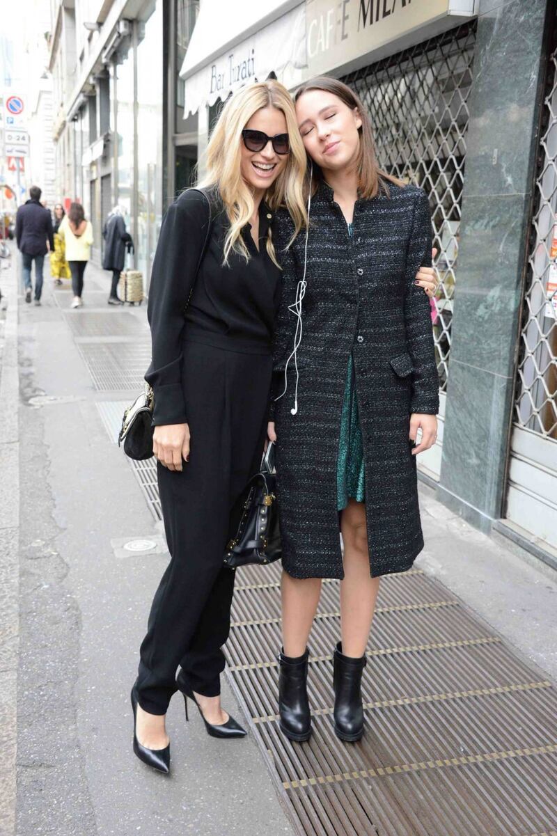 Michelle Hunziker e Aurora Ramazzotti come sorelle alla sfilata Trussardi 3