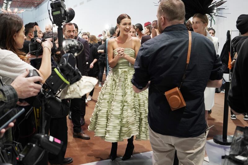 Bella Hadid sexy in passerella, foto 4