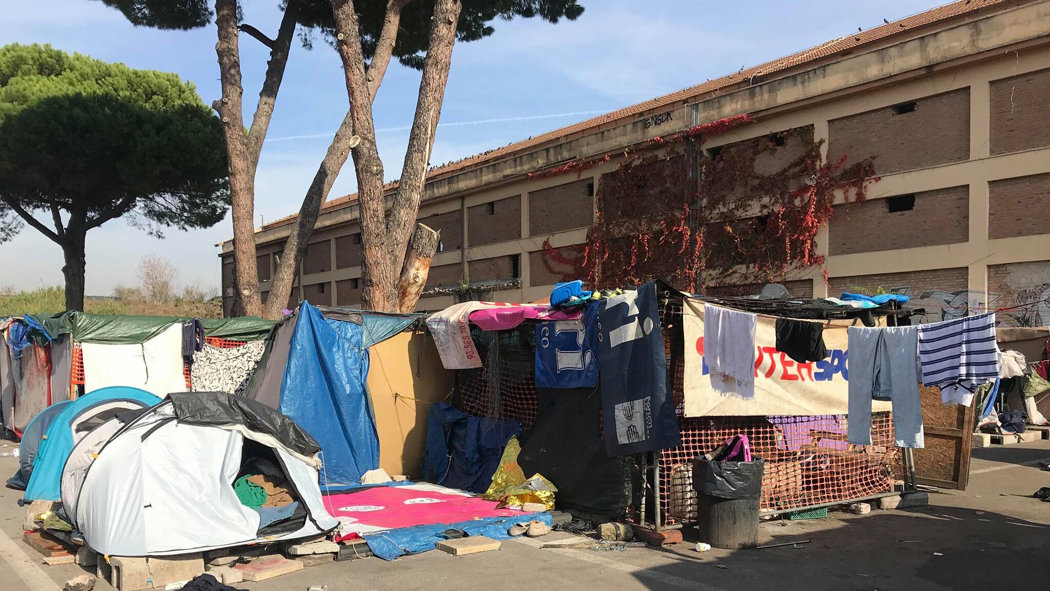 Sgomberato il centro Baobab. "Non tolleriamo zone franche"