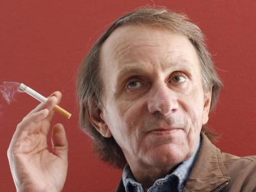 "I musulmani smettano di derubare e aggredire". E la moschea di Parigi denuncia Houellebecq