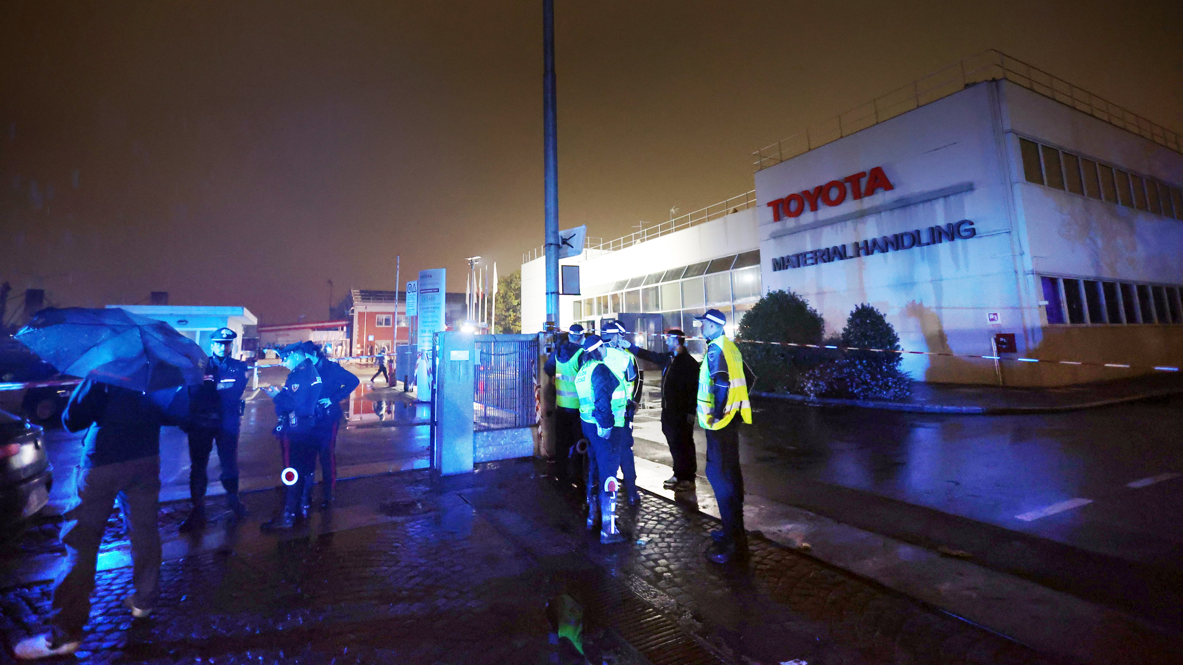 Paura a Bologna, esplode uno stabilimento della Toyota Material Handling: ci sono 2 vittime