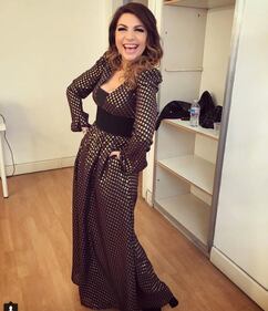 Cristina D'Avena: fisico scolpito in costume 4
