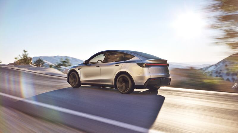 Tesla Model Y 2025: guarda la gallery del nuovo modello 6