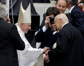 Napolitano e Renzi a San Pietro 3