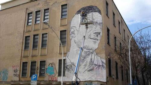Totti come il papa, diventa un murales a Roma 2