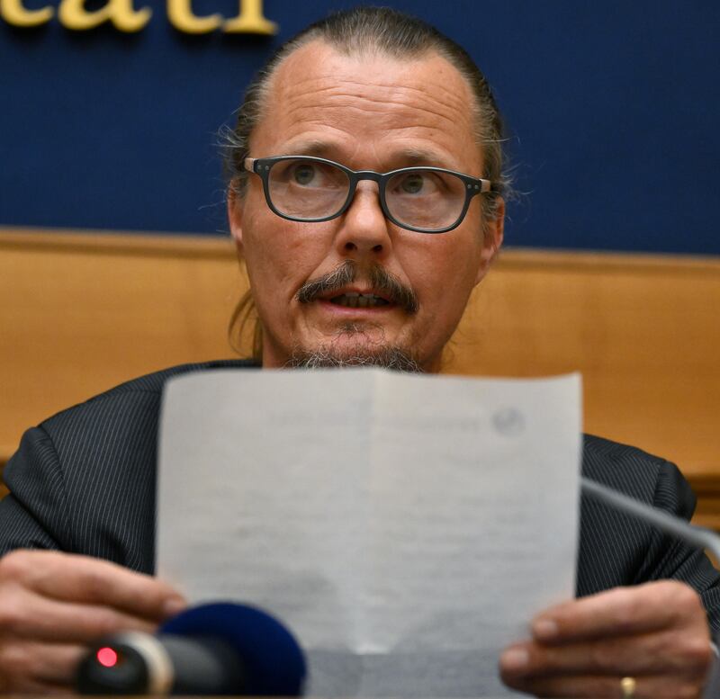 I Trevallion a Montecitorio mostrano la lettera della figlia più grande - FOTO 2