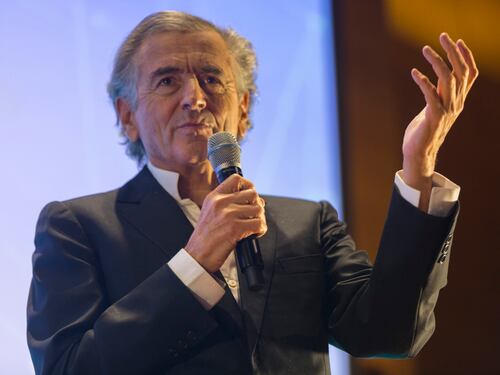Il filosofo radical-chic attacca il governo: "Pericolosi e ridicoli"