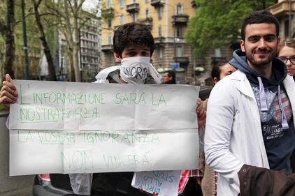 I ricercatori in piazza contro gli animalisti 3