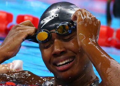 Simone Manuel fa la storia: prima afroamericana a vincere l'oro nel nuoto. Le lacrime di gioia 18