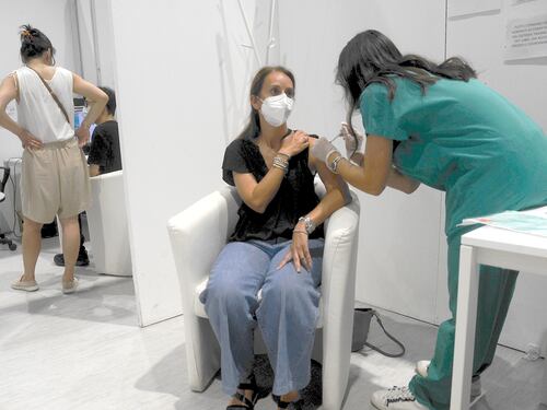 Sale il contagio, cala il rischio: perché nessuna Regione va in giallo