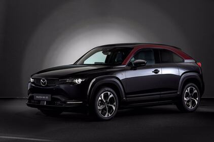 Mazda MX-30 R-EV, l’elettrica con il range extender: guarda le foto 9