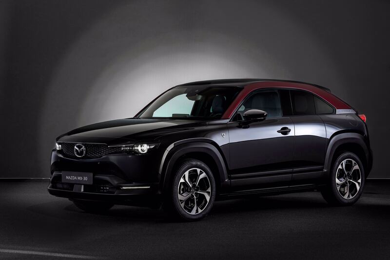 Mazda MX-30 R-EV, l’elettrica con il range extender: guarda le foto 9