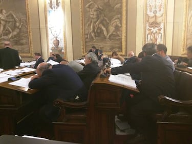 Si vota la Finanziaria, deputati Ars dormono sui banchi 4