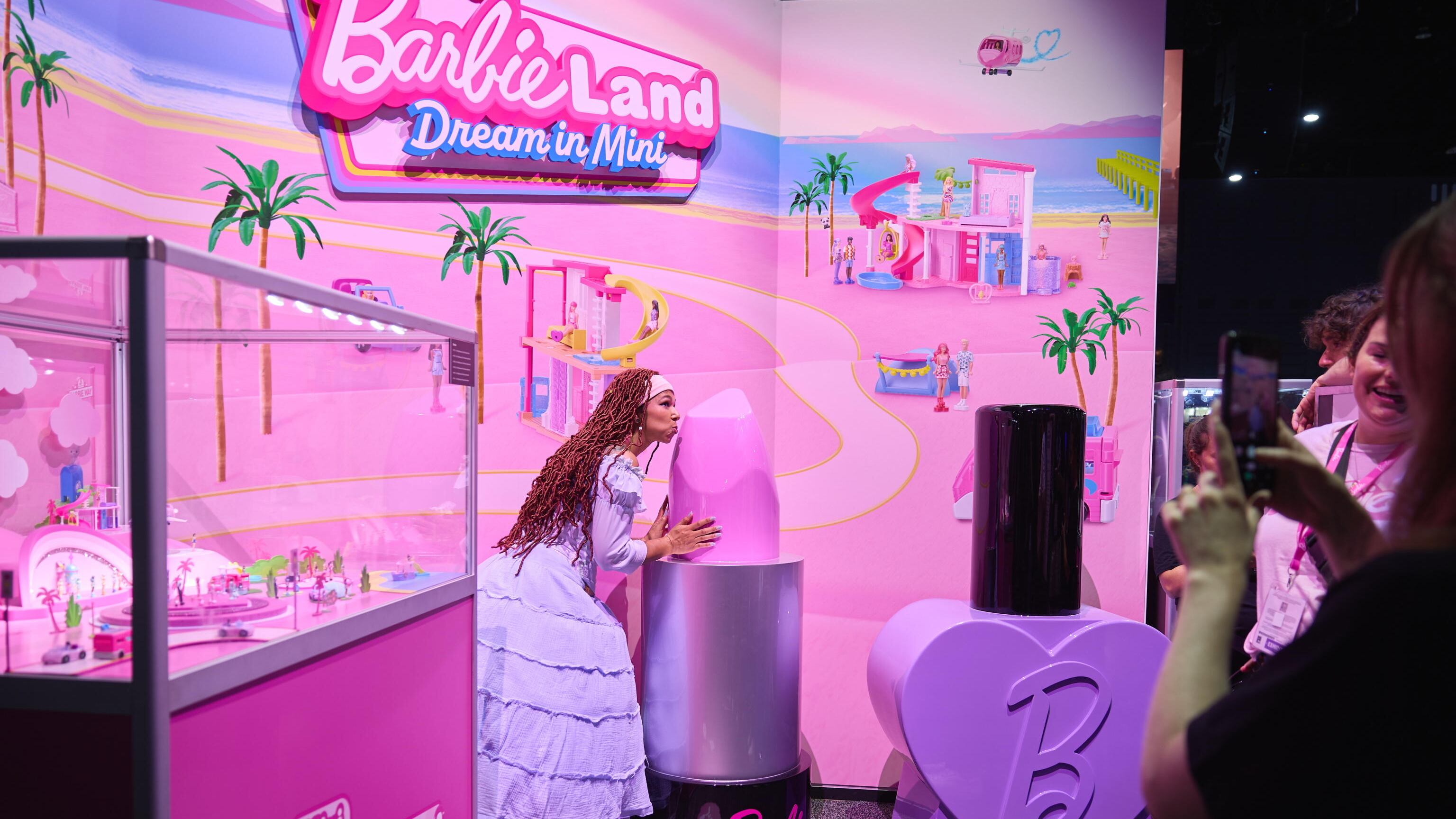 Se Barbie ti risponde non sei impazzito: è l'AI