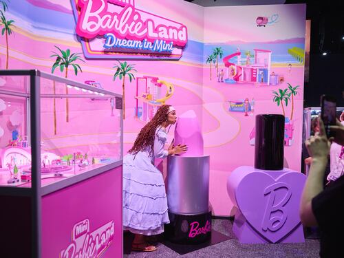 Se Barbie ti risponde non sei impazzito: è l'AI