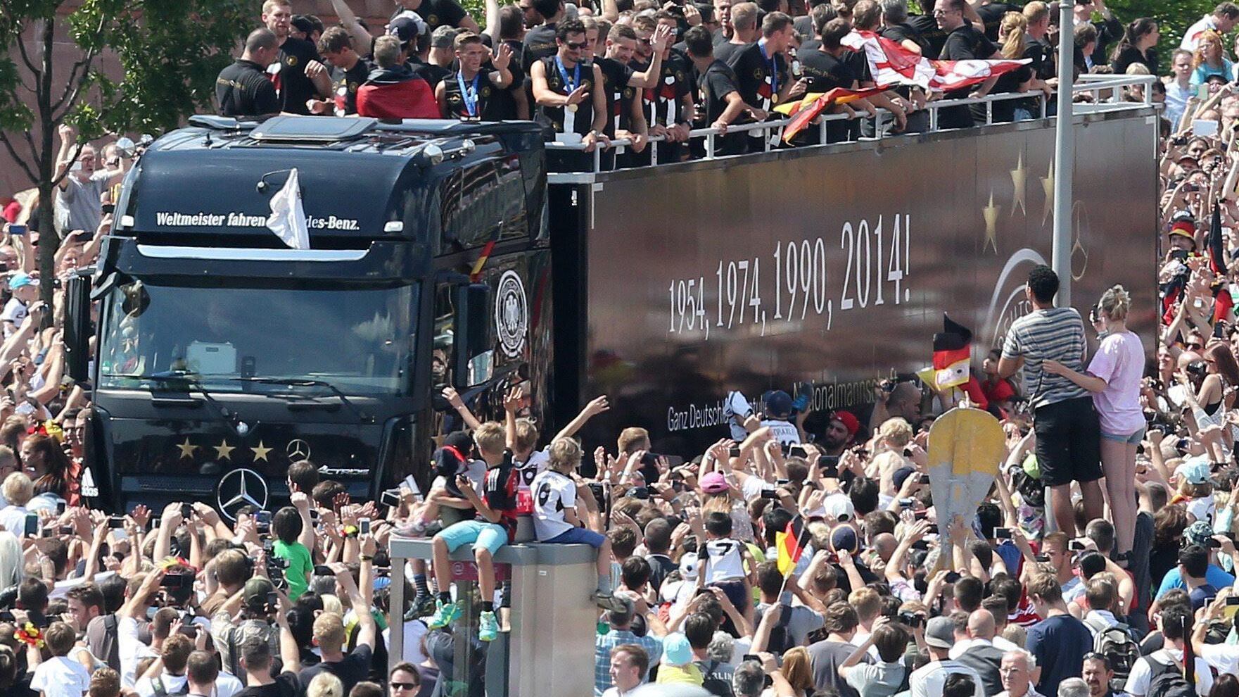 Trionfo Germania, accolti a Berlino da quasi 300 mila tifosi