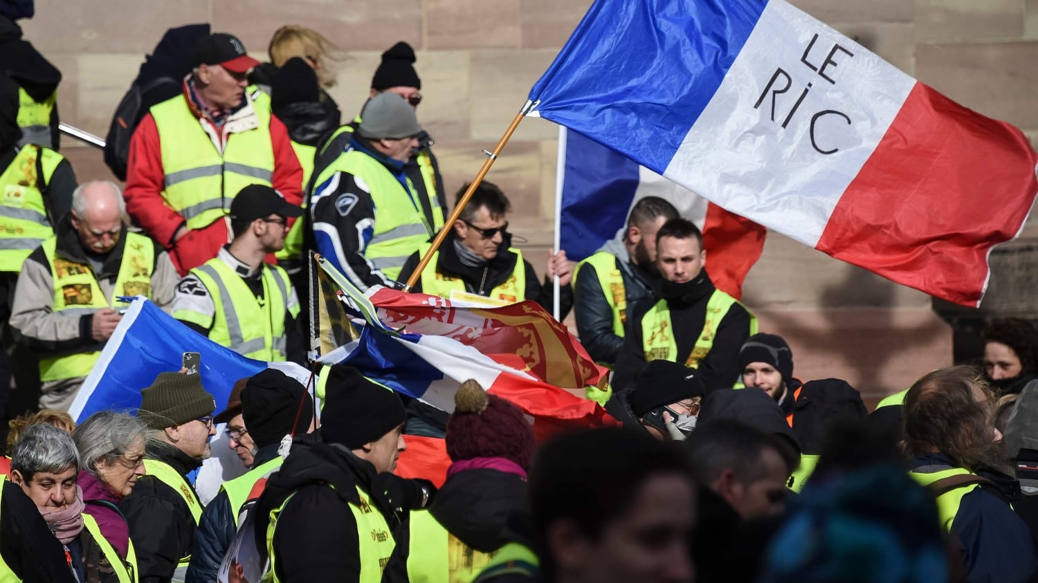I gilet gialli contro il filosofo "Sporco ebreo, ti puniremo"