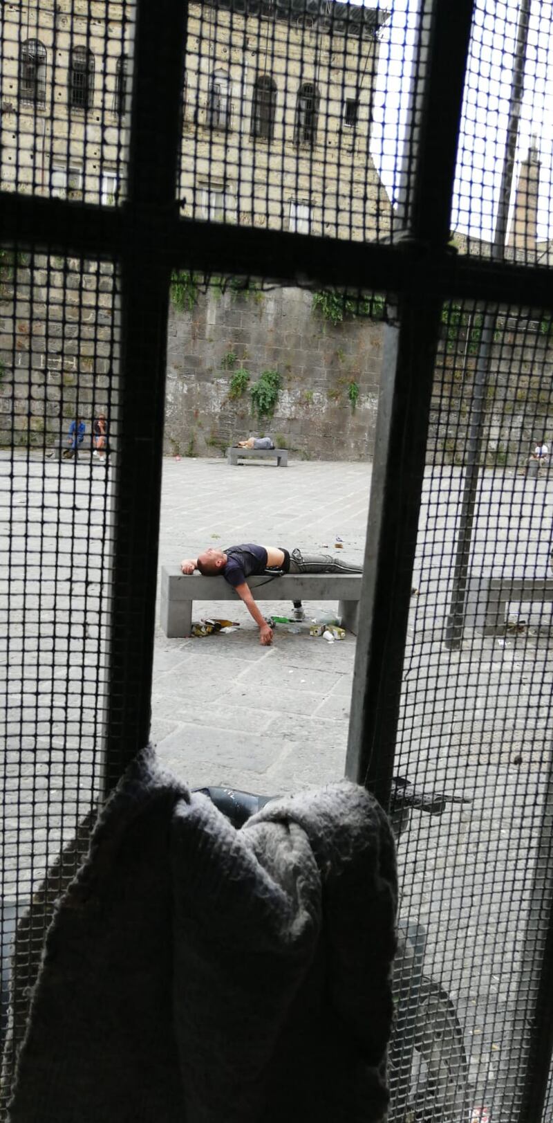 Napoli, ubriaconi e tossici a Porta Capuana  3