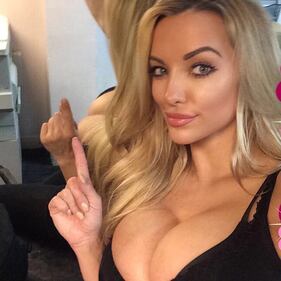 Lindsey Pelas: seno esplosivo su Instagram per la modella americana 21