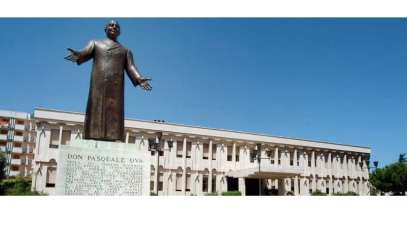 "La Casa della Divina Provvidenza in mano ai musulmani. Papa Francesco pensaci tu"