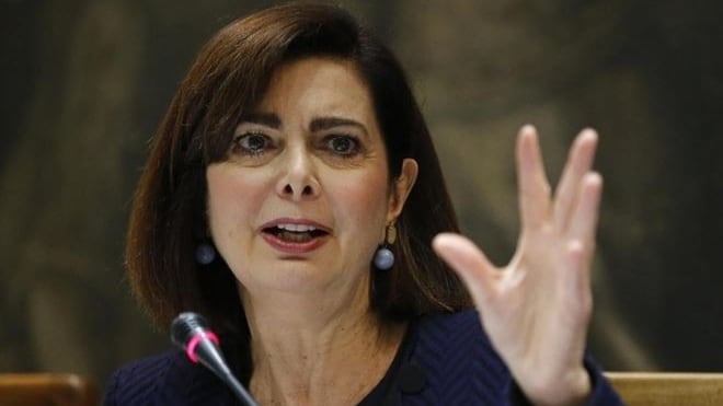Boldrini attacca Salvini: "L'Ue boccia la manovra e lui posta foto di gattini..."