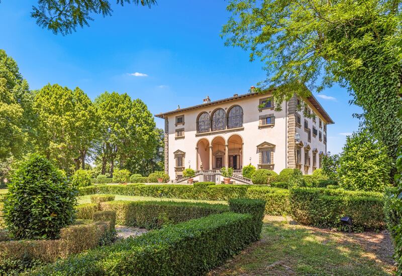 In vendita la villa degli Agnelli tra Firenze e Pisa 1