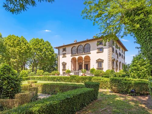In vendita la villa degli Agnelli tra Firenze e Pisa