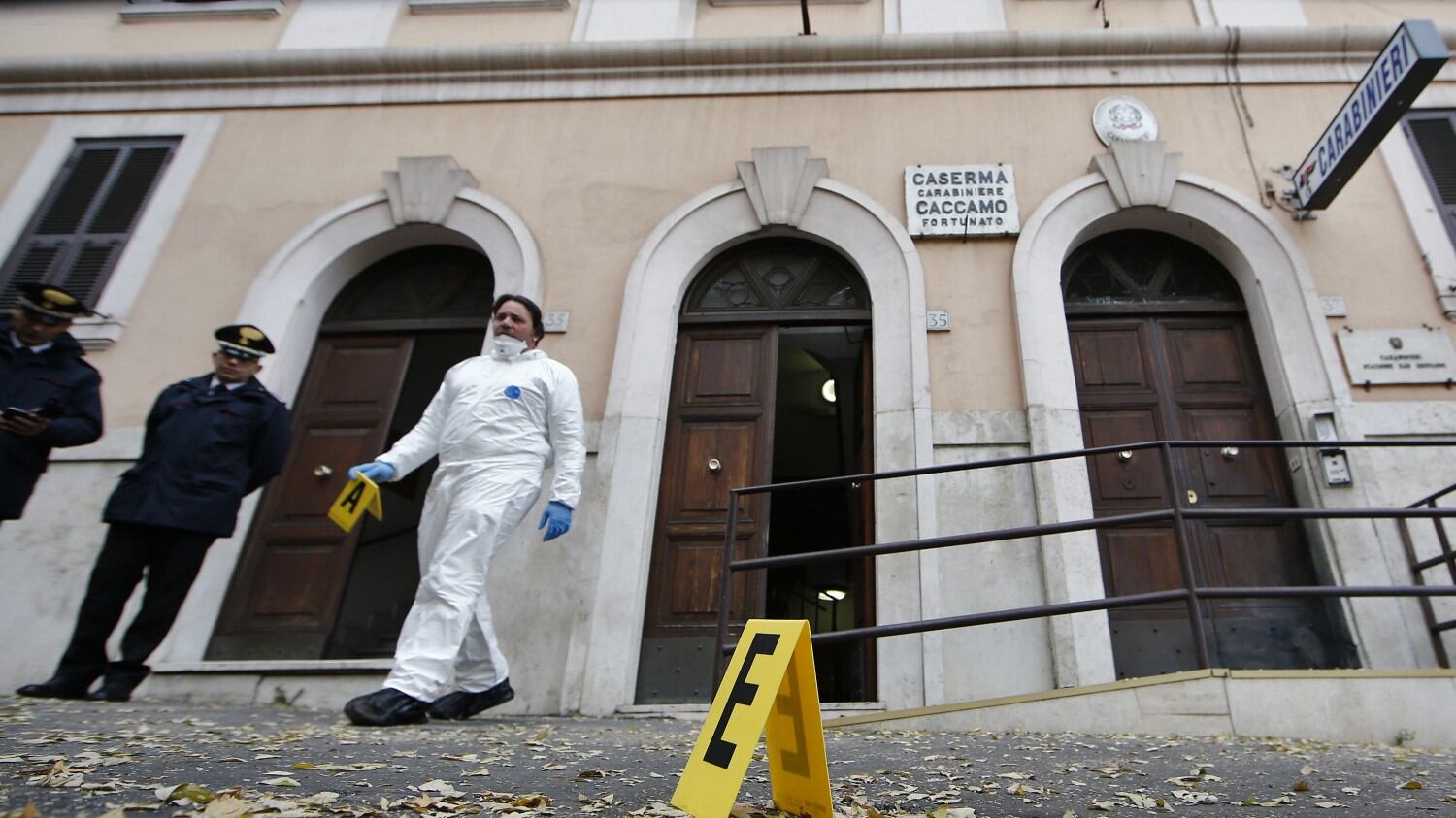 Macché allarme fascisti. Bomba anarchica contro i carabinieri