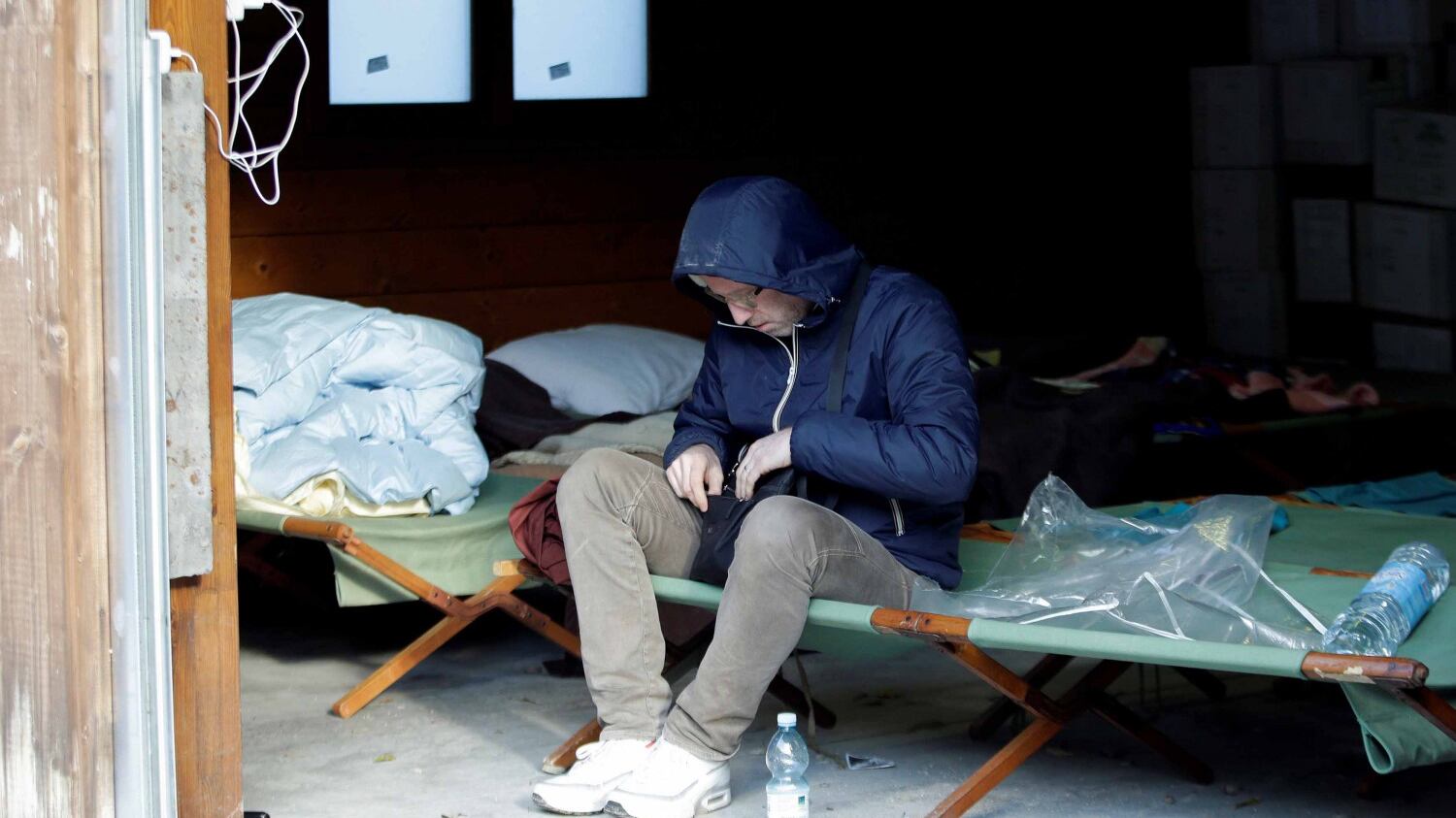 Quei cento studenti stranieri in trappola e senza i loro libri