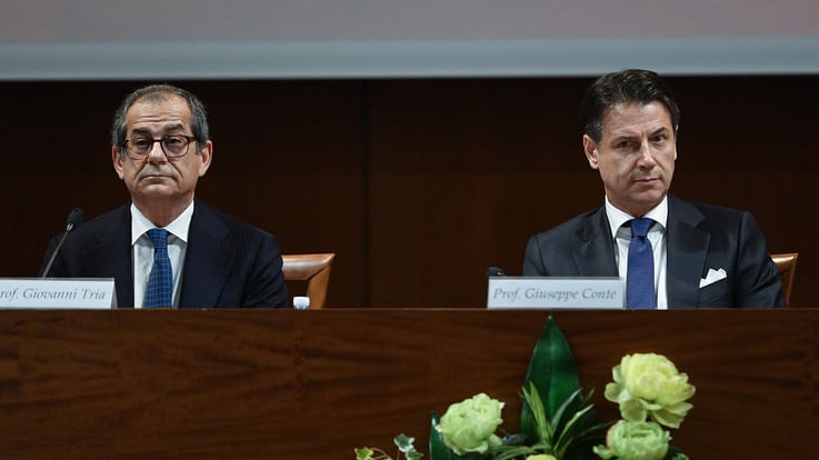 Conte corre ai ripari: "Evitare manovra bis" Tria: "Ridurre il debito"