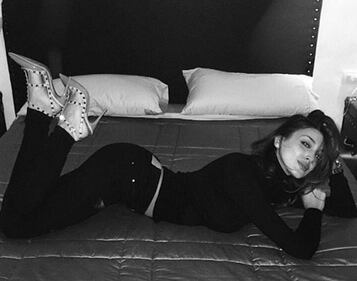 Cristina Buccino hot sulla neve 7