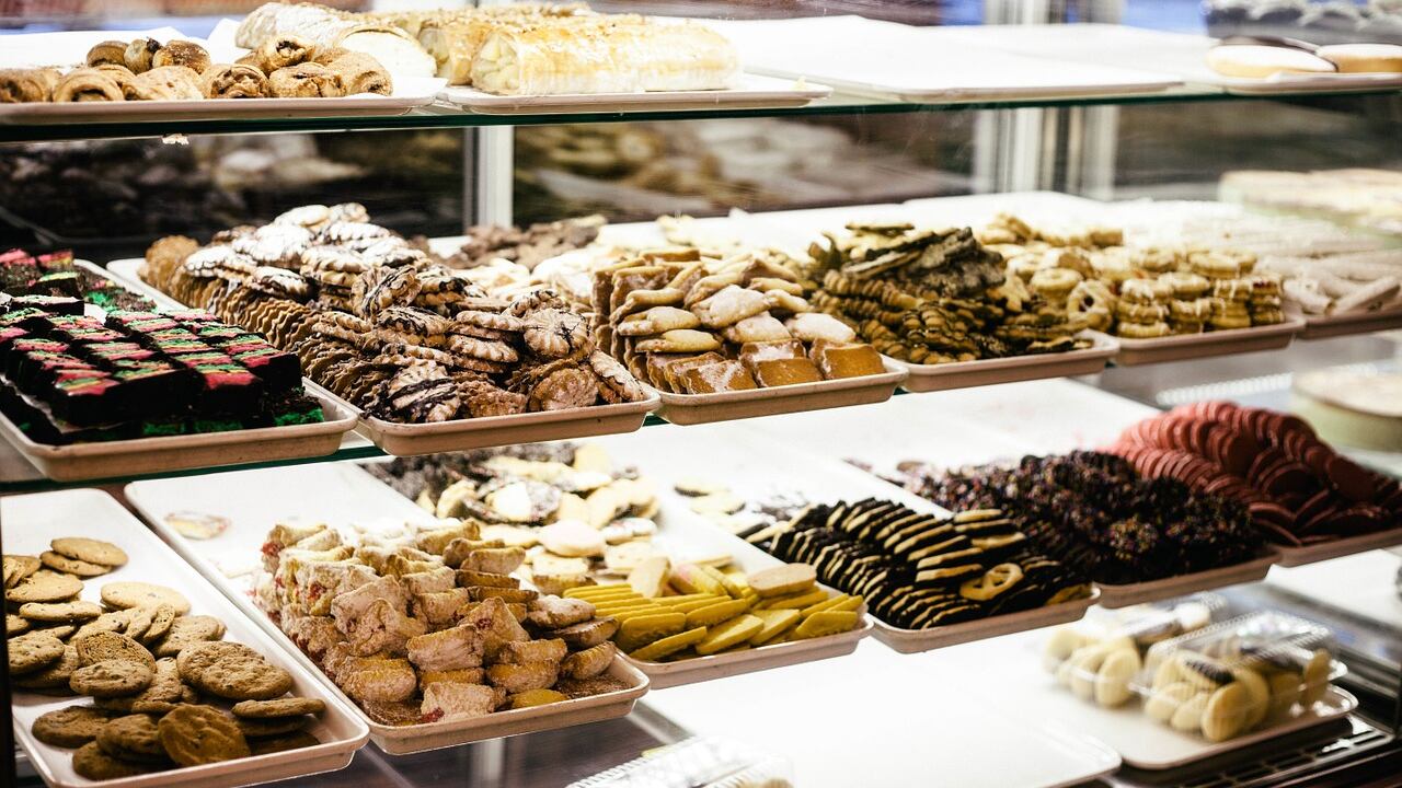Doveva essere agli arresti domiciliari, ma rapina un pasticciere
