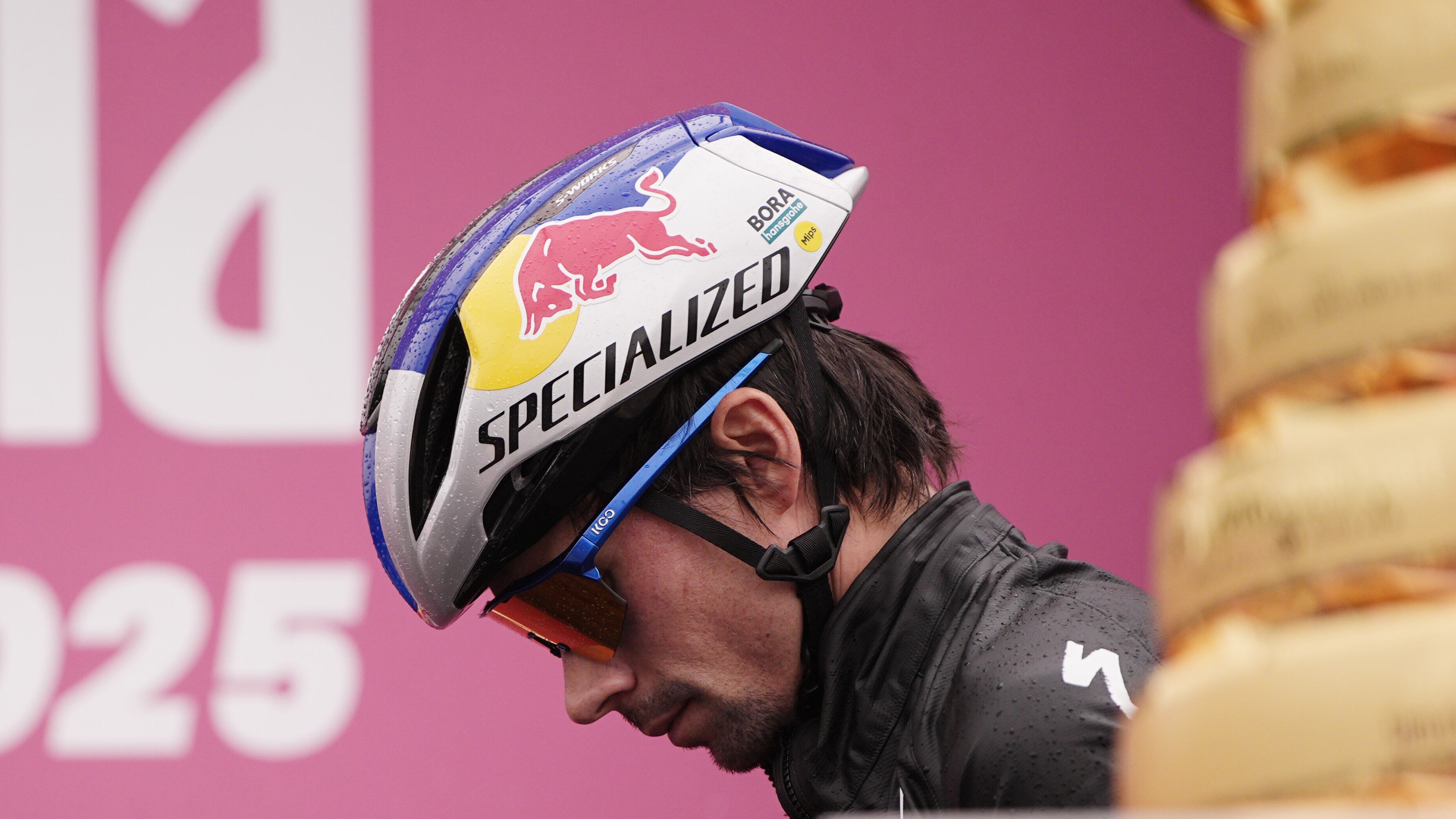 Clamoroso al Giro d’Italia: si ritira Roglic. Tripletta azzurra, crisi Del Toro