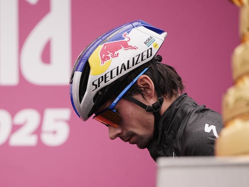 Clamoroso al Giro d’Italia: si ritira Roglic. Tripletta azzurra, crisi Del Toro