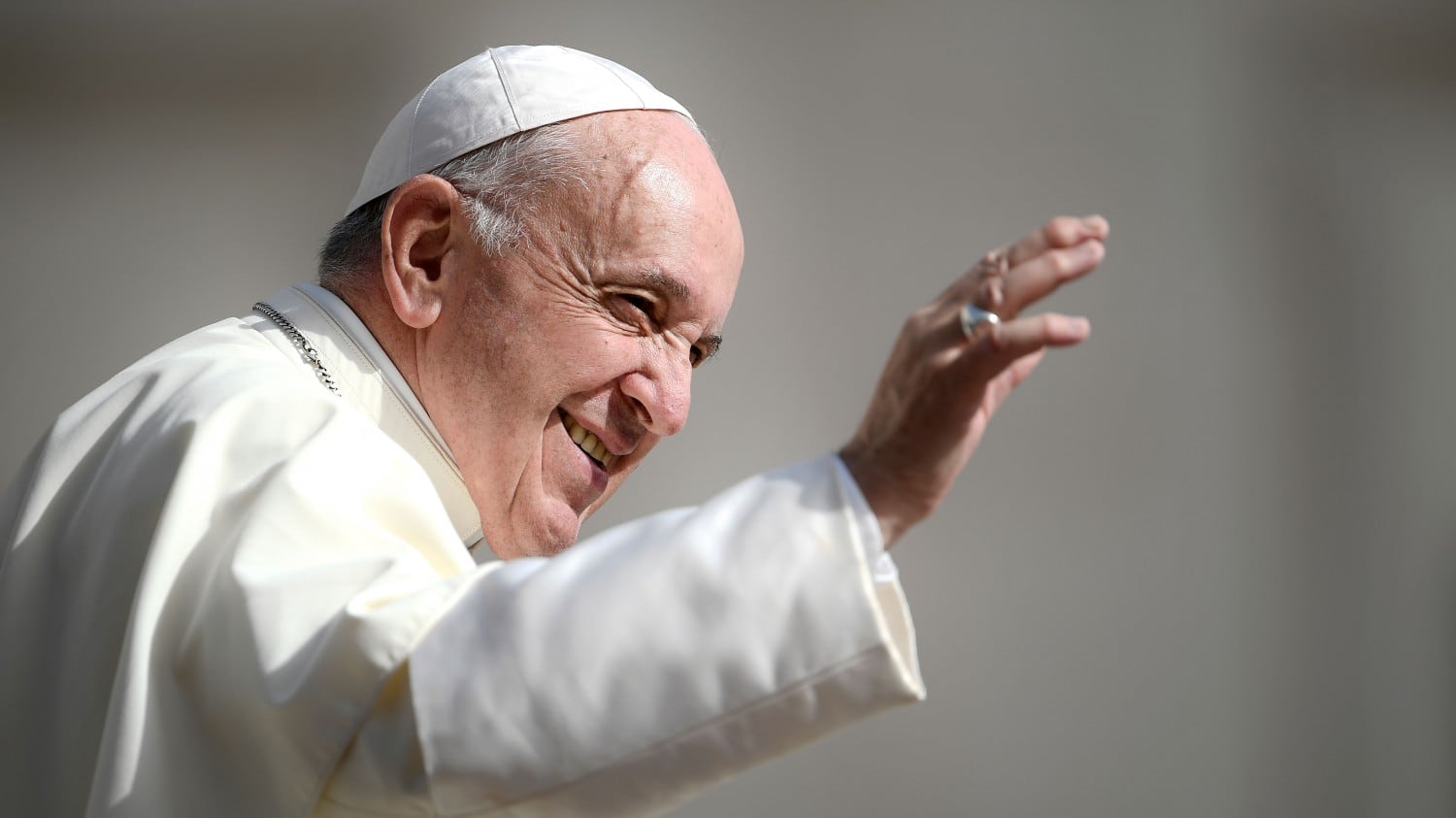 Il Papa: "Maria è madre e meticcia, ha reso meticcio anche Dio"
