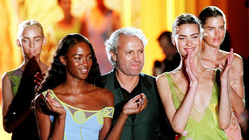 Il movente ignoto, i colpi, il sangue: quando Versace fu ucciso da un serial killer