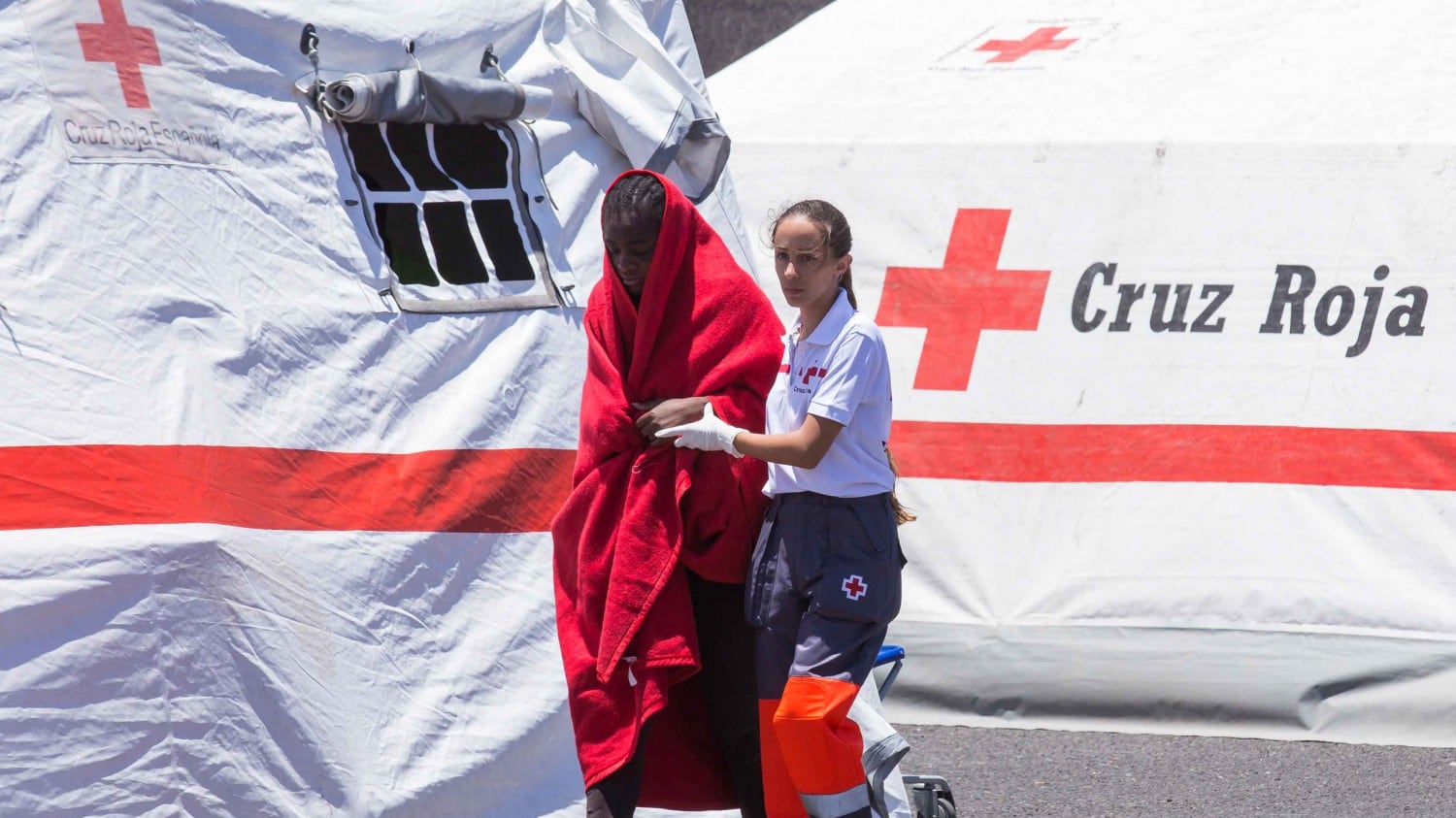 Migranti, la Corte Ue tutela gli irregolari: "I clandestini non vanno reclusi"