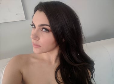 Valentina Nappi, lingerie fetish sui social 17