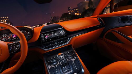 Aston Martin DBX707 restyling, guarda tutte le foto 7