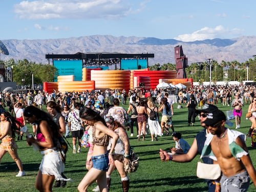 Il debutto controverso di Justin Bieber, i problemi tecnici e l'unico artista italiano cancellato: tutto sul Coachella 2026