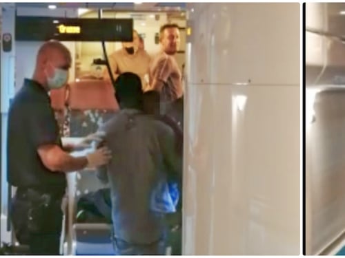 Otto migranti stipati in toilette: ecco cosa accade ora sui treni