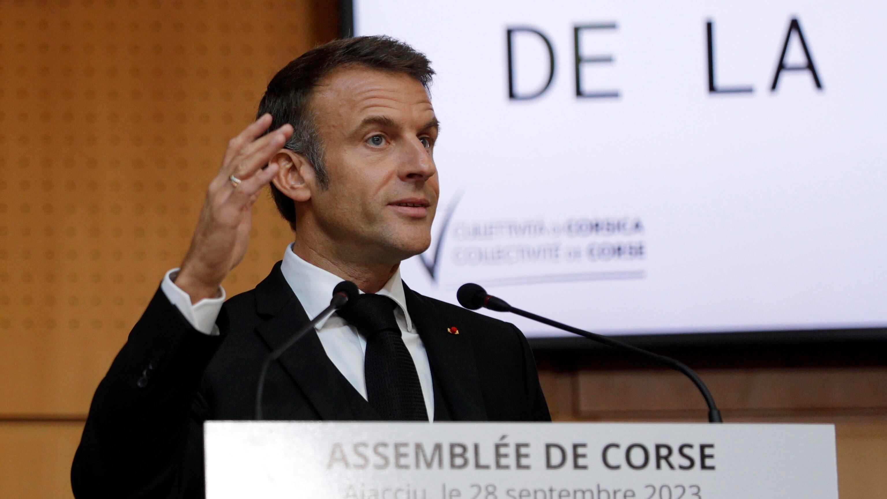 "Sì all'autonomia". L'apertura di Macron sulla Corsica