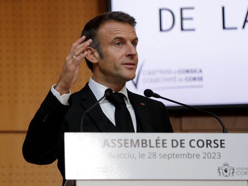 "Sì all'autonomia". L'apertura di Macron sulla Corsica