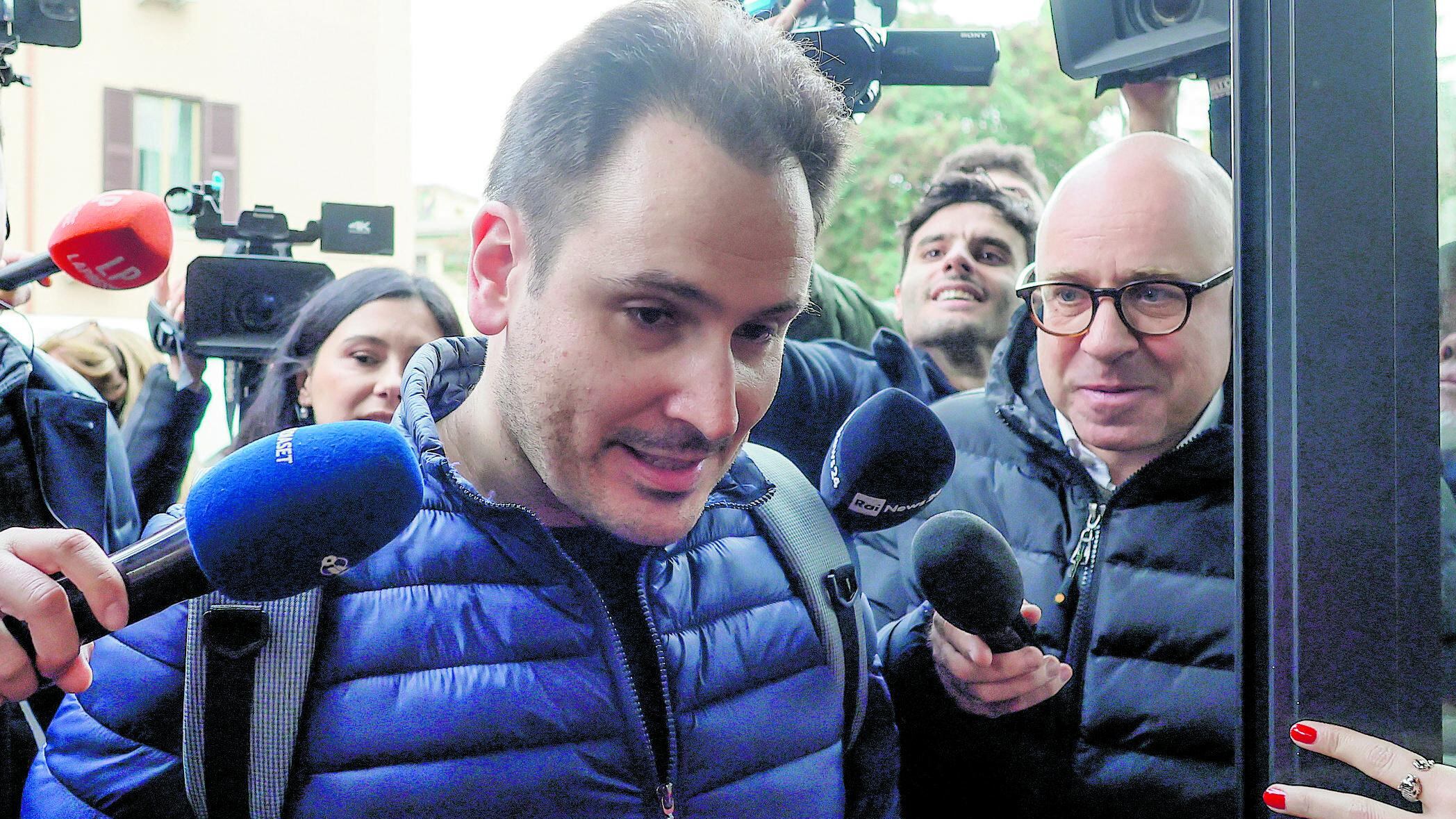 Soliloqui svelati dalle cimici: da Sempio alle preghiere voodoo