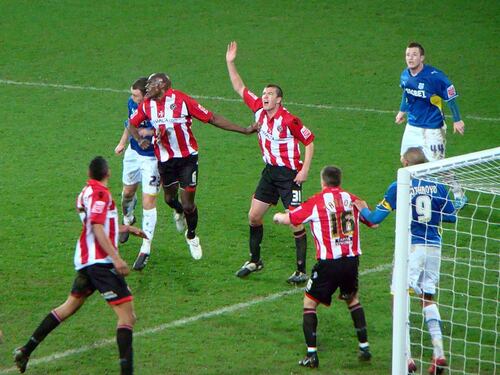 Calcio inglese nella bufera: "I bin Laden controllano dei club di Premier League"